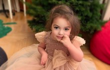 В сети заметили, что маленькая дочь украинской певицы стала копией Киркорова (фото)