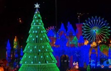 В Нью-Йорке открыли огромный рождественский парк фонарей (видео)