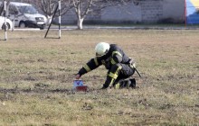 Новий рік 2020: рятувальники показали, як наряджати ялинку та запускати салюти (фото)