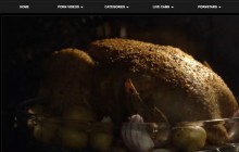 "Птица жарится": на порносайтах появились видео с индейкой