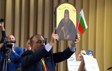 На прес-конференцію Путіна принесли ікону (фото)