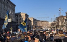 У Києві активісти "Нацкорпусу" перекрили рух транспорту Хрещатиком (фото)