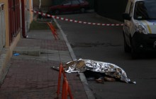 В Киеве на Печерске девушка выпала из окна (фото, видео)