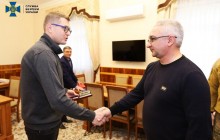 СБУ наградила гражданина, который помешал похитить военную технику Харьковского завода