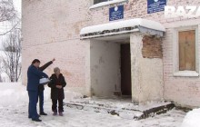 "Сказали, что общежитие": в РФ пенсионерку поселили в заброшенную школу (фото)