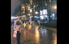 Група голих молодиків влаштувала забіг Хрещатиком (відео)