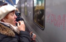 Мережа висміяла пенсіонерку, що обцілувала поїзд Путіна (фото, відео)