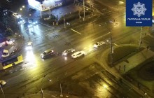 Переходив на "червоний": з'явилося відео, як автомобіль збив у Києві літню людину