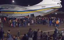 Как в "Борисполе" встречали освобожденных из плена украинцев: видео