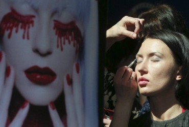 Ідеальний макіяж на осінь 2022: що має бути у косметичці модниць (відео)