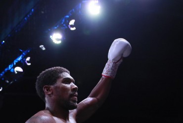 Усик подождет: WBO разрешила Джошуа отложить бой с украинцем ради поединка с Фьюри