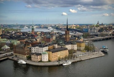 У Швеції чоловік таранив ворота посольства РФ: окупанти знайшли український слід