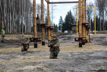На Львівщині у навчальному центрі створили унікальну смугу перешкод для тренування розвідників (фото)