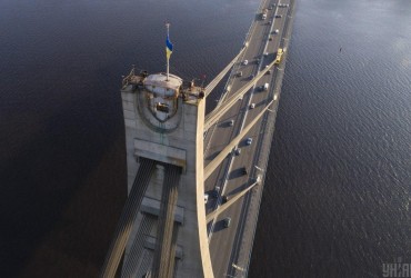 В Киеве на два месяца частично ограничат движение на одном из мостов: что произошло