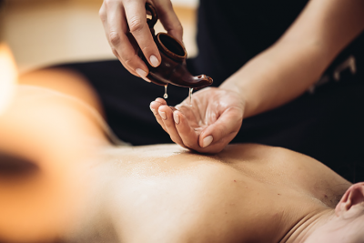 Тантричний масаж: що це таке і як отримати оргазм в якості бонусу (18+)