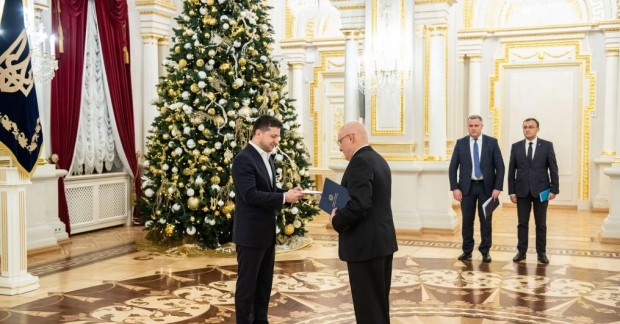 Zelensky receives credentials from ambassadors of Greece, Canada