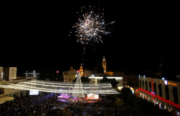 Різдвяних дух "пройшовся" Європою: у низці міст засяяли вогники ялинок (фото, відео)
