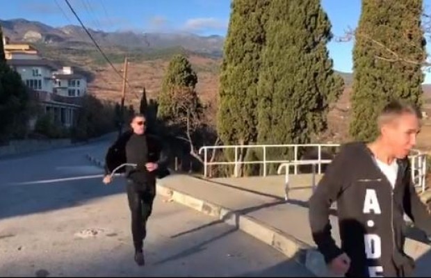 "Су*а, чтоб ноги твоей здесь не было": Панин показал, как его встретили в оккупированном Крыму (видео)