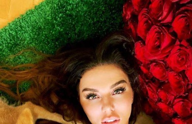 Экс-"виагра" продемонстрировала прелести на фото