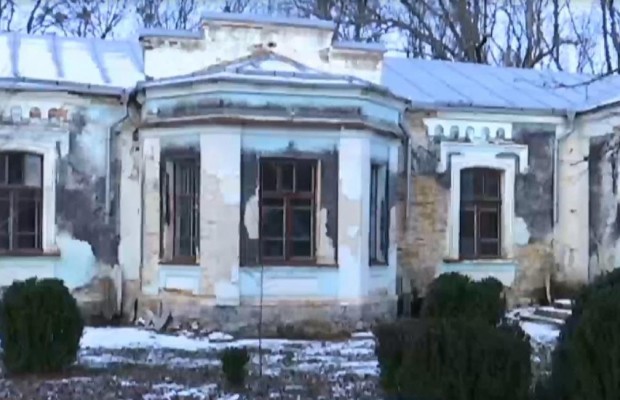 Врятувати історію: на Вінниччині селяни самотужки відновлюють палац графа Шереметьєва (відео)
