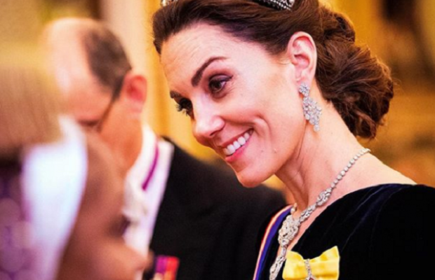Герцогиня Кембриджская появилась на торжественном мероприятии в платье Alexander McQueen и тиаре принцессы Дианы (фото)