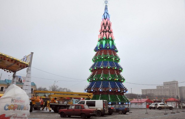 Сегодня в Харькове откроют новогоднюю ярмарку и зажгут елку (фоторепортаж)