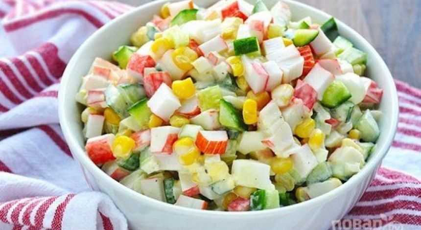 Салат с крабовыми палочками: лучший рецепт на Рождество