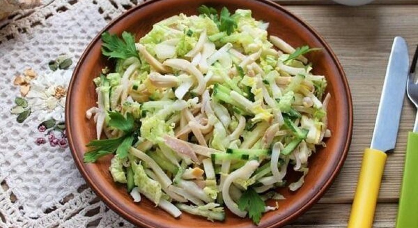 Рецепты салатов с кальмарами к новогоднему столу