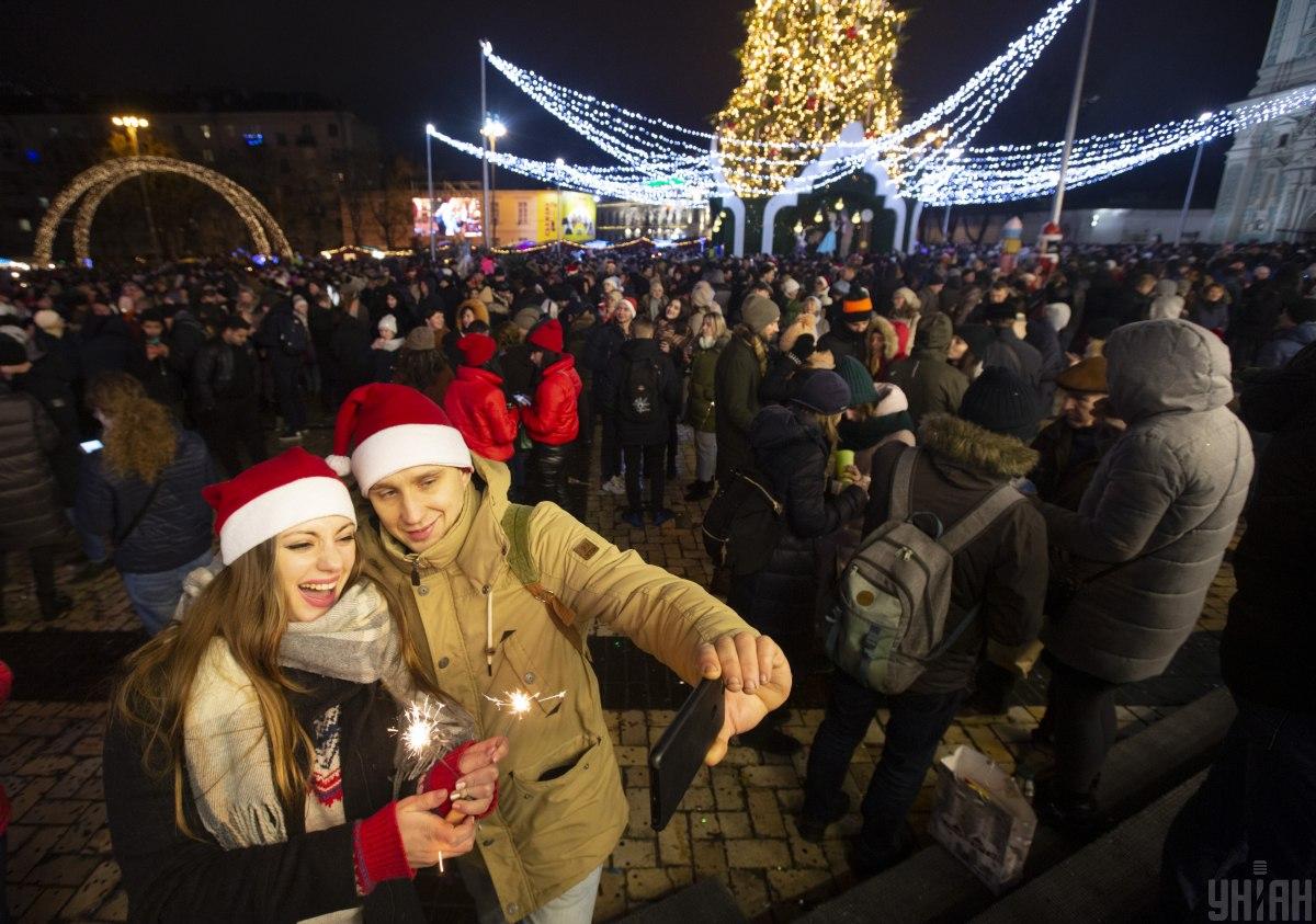 Украинцы встречали Новый год на Софийской площади / УНИАН