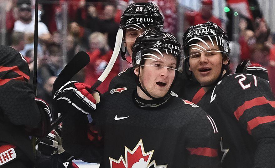 Игроки молодежной сборной Канады / фото: twitter.com/iihfhockey Игроки молодежной сборной Канады / фото: twitter.com/iihfhockey
