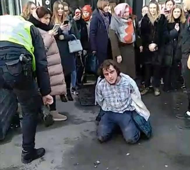 Задержанные находятся в отделении полиции / скриншот Задержанные находятся в отделении полиции / скриншот