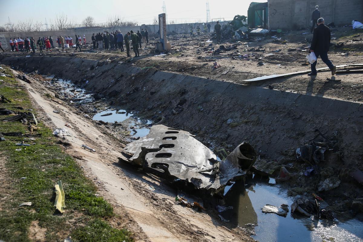 Иранские военные сбили гражданский самолет авиакомпании МАУ 8 января 2020 года / фото REUTERS Иранские военные сбили гражданский самолет авиакомпании МАУ 8 января 2020 года / фото REUTERS