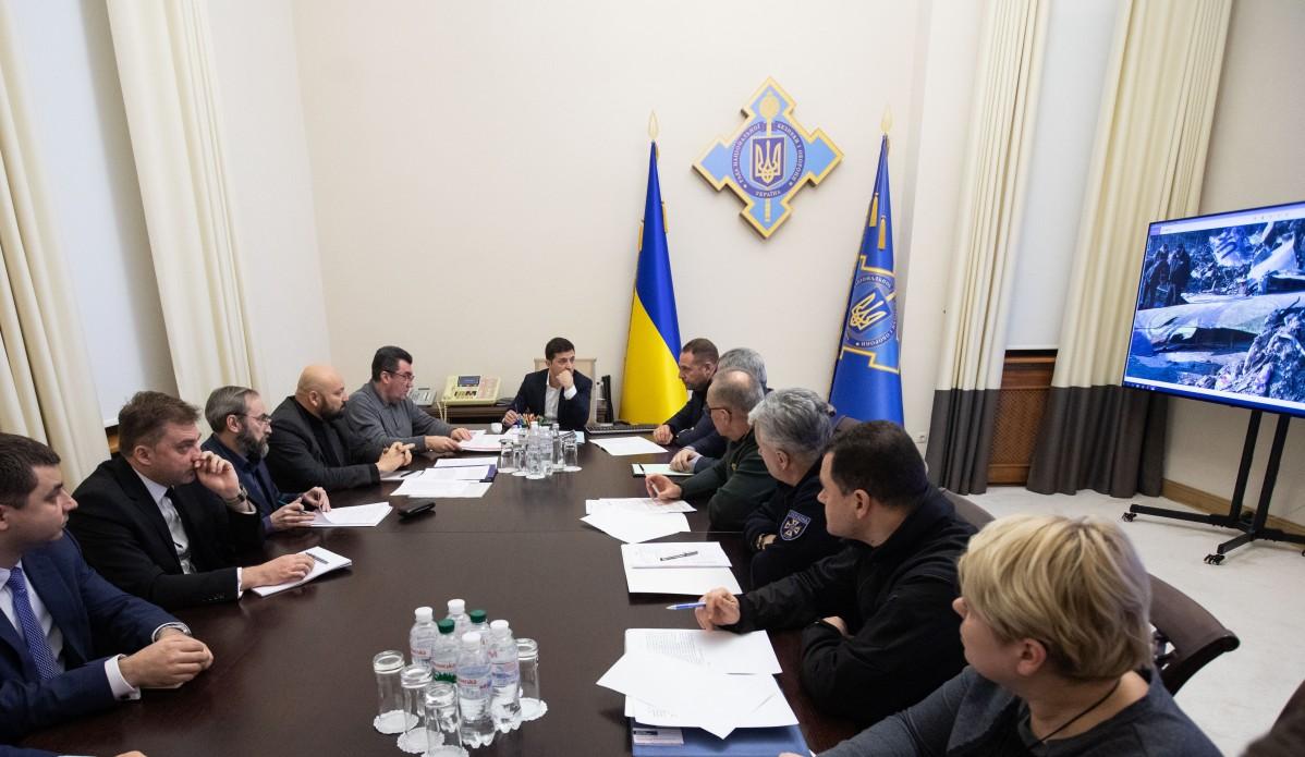 Як і раніше, розглядається кілька версій причин авіакатастрофи / president.gov.ua Як і раніше, розглядається кілька версій причин авіакатастрофи / president.gov.ua