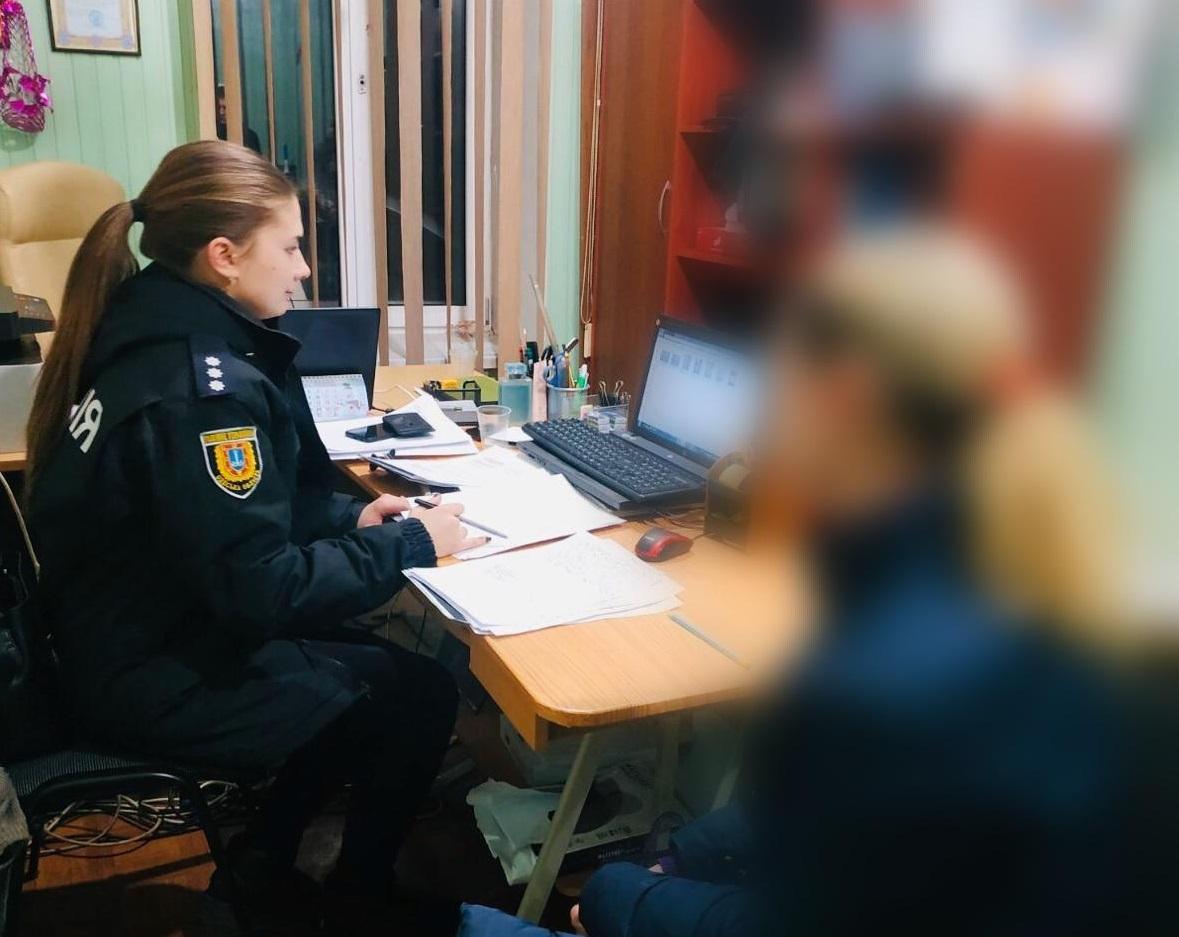 Жінка сама подзвонила в поліцію із заявою про зникнення дитини / фото НПУ Жінка сама подзвонила в поліцію із заявою про зникнення дитини / фото НПУ