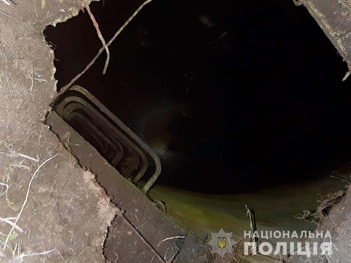 Тело новорожденного мальчика нашли в отстойнике / Фото: Нацполиция Тело новорожденного мальчика нашли в отстойнике / Фото: Нацполиция