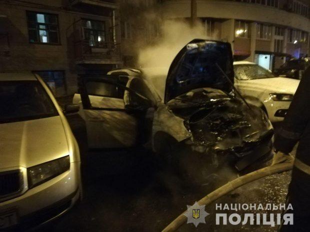 Працівники поліції вилучили речові докази \ Фото: hk.npu.gov.ua Працівники поліції вилучили речові докази \ Фото: hk.npu.gov.ua
