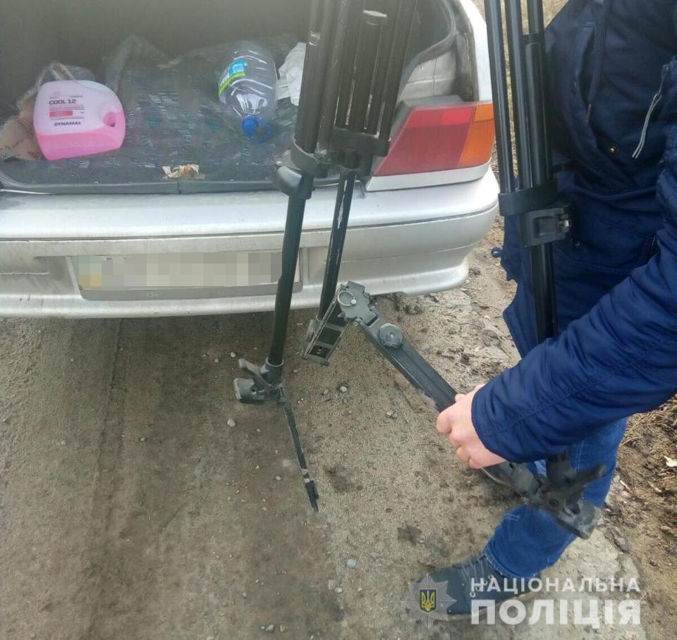Нападник пошкодив обладнання телеканалу/ Фото: Нацполіція Нападник пошкодив обладнання телеканалу/ Фото: Нацполіція