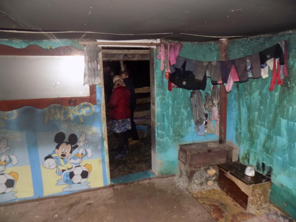 В доме не было ни газа, ни электроэнергии, ни водоснабжения / Фото: Нацполиция В доме не было ни газа, ни электроэнергии, ни водоснабжения / Фото: Нацполиция