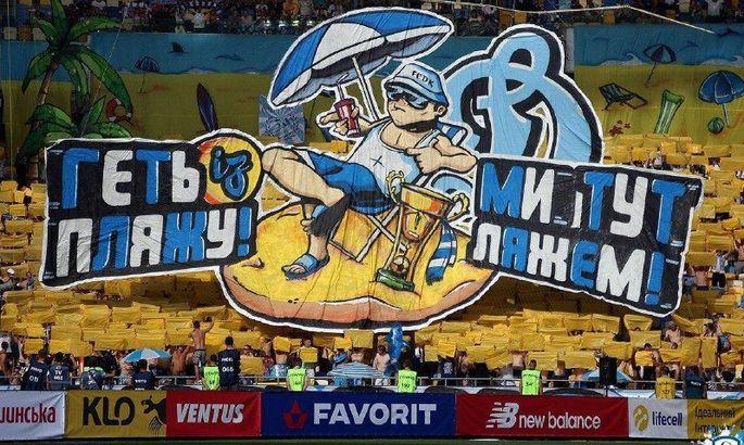 Динамівські фанати виступили в пляжному стилі / фото: ua-football.com Динамівські фанати виступили в пляжному стилі / фото: ua-football.com