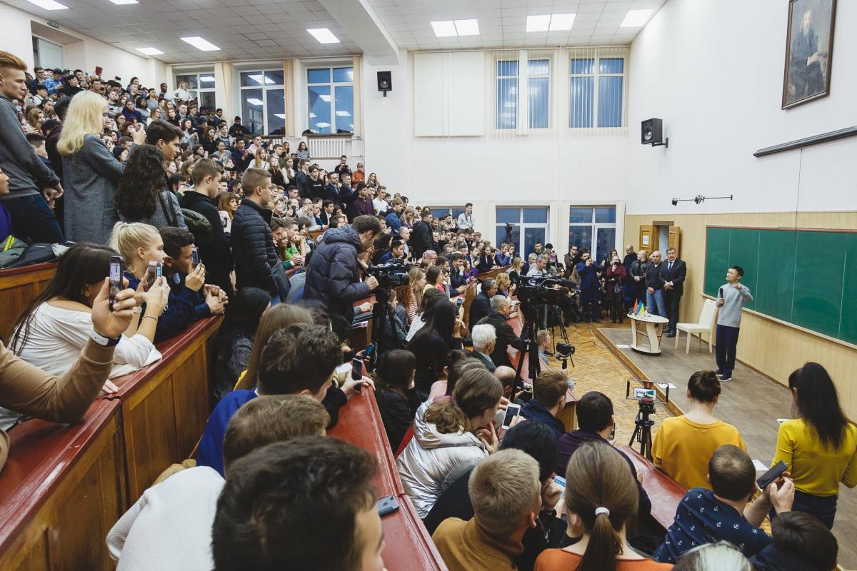 Джек Ма привітав Харківський університет імені Каразіна з 215-річчям Джек Ма привітав Харківський університет імені Каразіна з 215-річчям