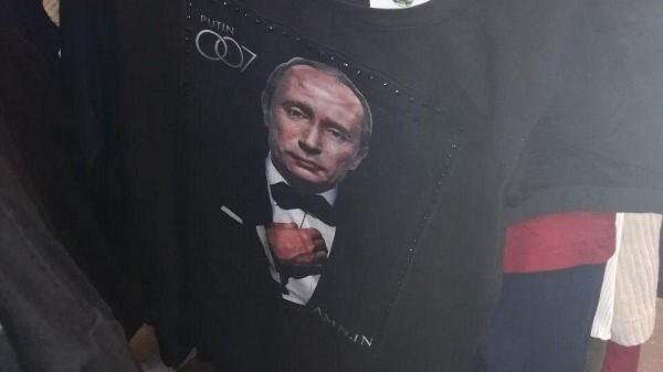 Стоимость футболку с изображением Путина – 150 гривень / фото: "Х**вый Харьков" Стоимость футболку с изображением Путина – 150 гривень / фото: "Х**вый Харьков"