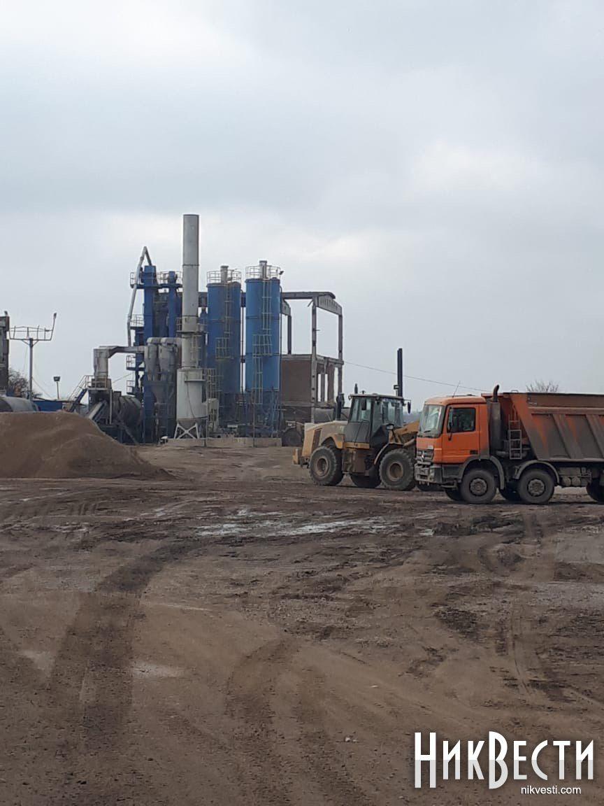 СБУ накрила підпільний асфальтний завод Амірханяна СБУ накрила підпільний асфальтний завод Амірханяна
