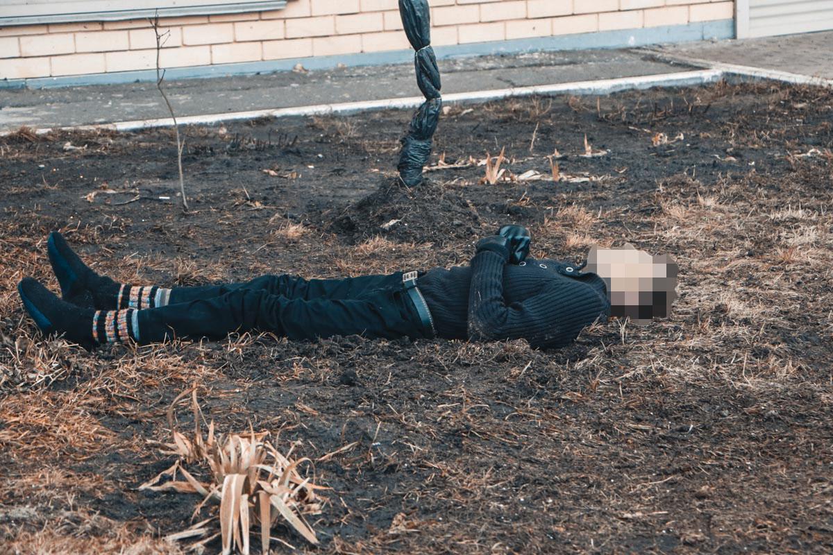 Чоловік був без верхнього одягу та взуття / фото: Інформатор Київ Чоловік був без верхнього одягу та взуття / фото: Інформатор Київ