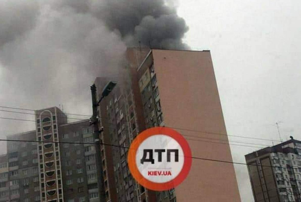 На столичной Троещине загорелась многоэтажка / dtp.kiev.ua На столичной Троещине загорелась многоэтажка / dtp.kiev.ua