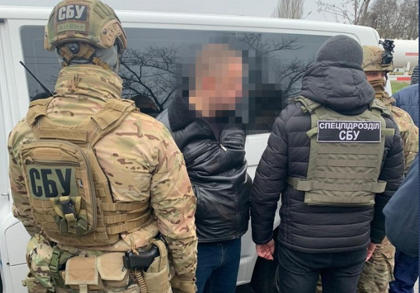 Посадовці безпідставно подовжували іноземцям терміни перебування в Україні / ssu.gov.ua Посадовці безпідставно подовжували іноземцям терміни перебування в Україні / ssu.gov.ua