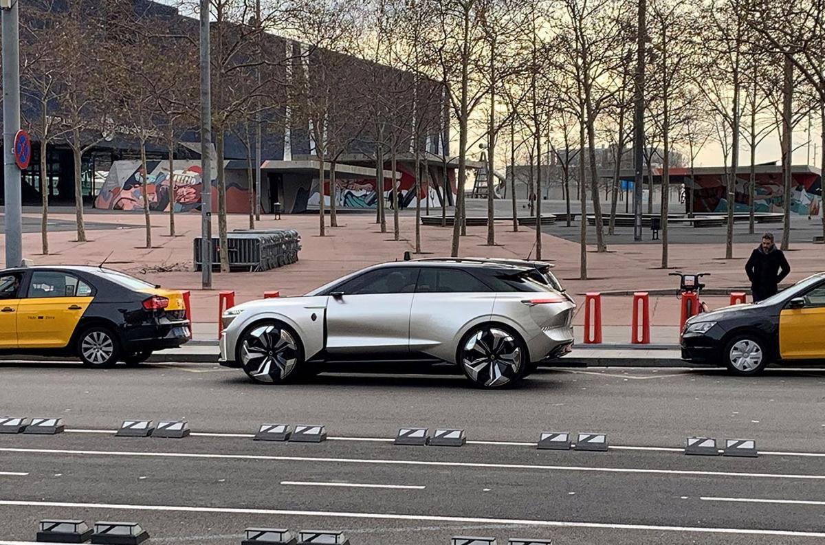 Офіційна прем'єра автомобіля відбудеться в березні / фото AutoWeek Офіційна прем'єра автомобіля відбудеться в березні / фото AutoWeek