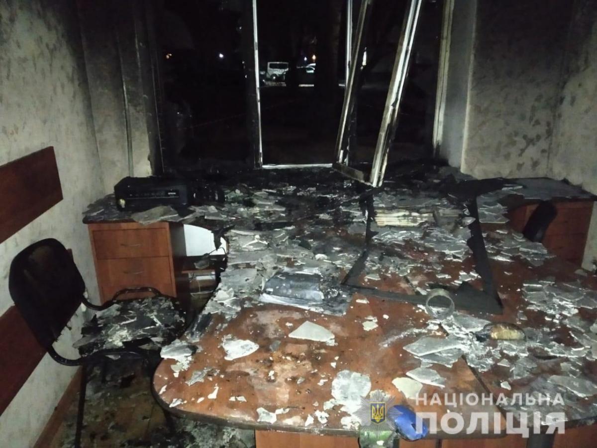 Последствия пожара в помещении "партии Шария" / фото hr.npu.gov.ua Последствия пожара в помещении "партии Шария" / фото hr.npu.gov.ua