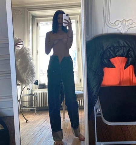 Белла Хадид снялась топлес / Instagram/bellahadid Белла Хадид снялась топлес / Instagram/bellahadid