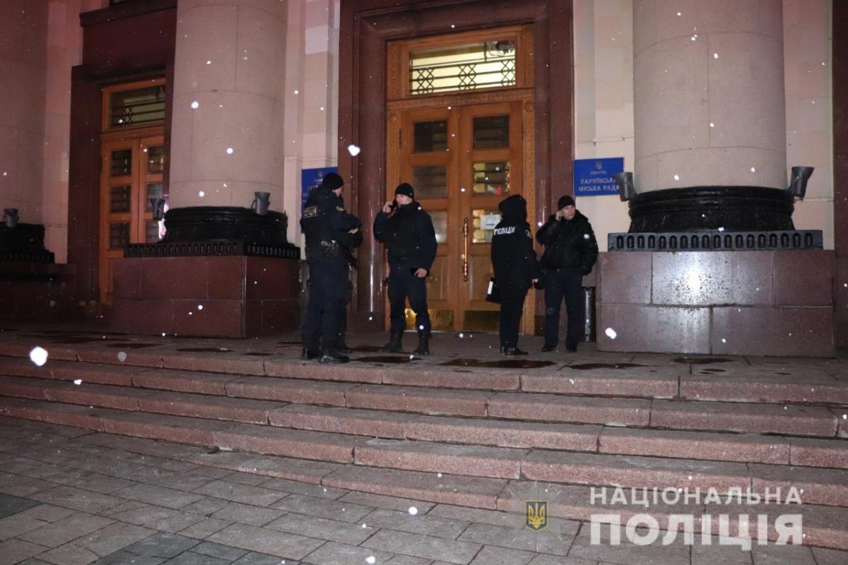 У Харкові відбулася незвичайна акція під ОДА / Фото: Нацполіція У Харкові відбулася незвичайна акція під ОДА / Фото: Нацполіція