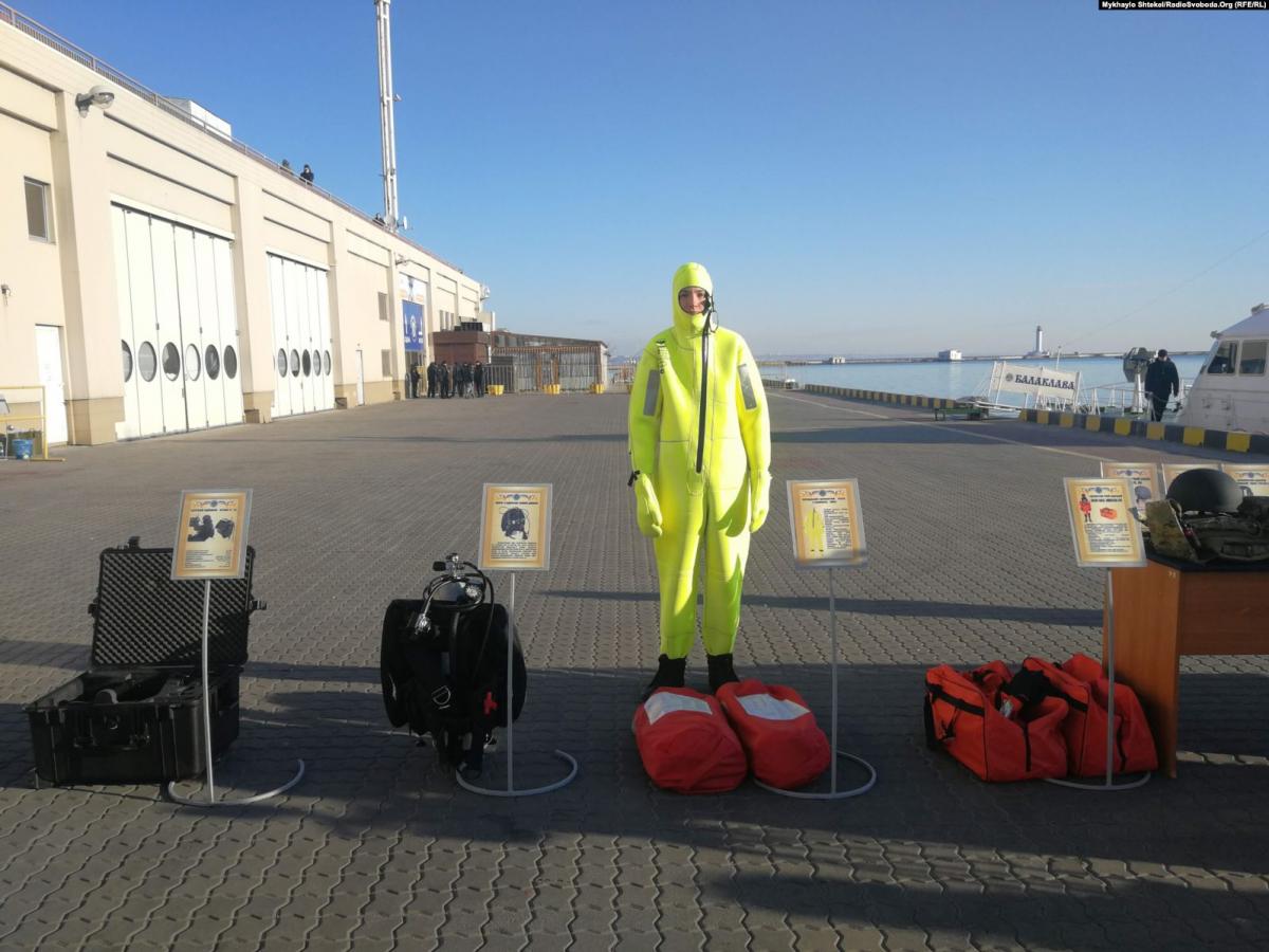 Всі бійці морської охорони отримали два види захисних костюмів / Фото: Радіо Свобода Всі бійці морської охорони отримали два види захисних костюмів / Фото: Радіо Свобода